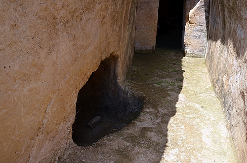 chamber tomb 9