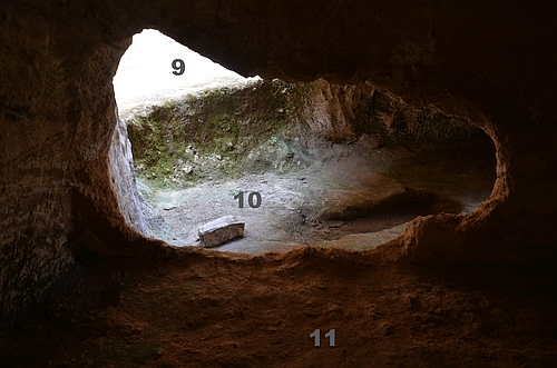 chamber tomb 11