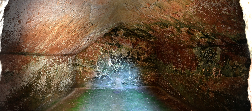 chamber tomb 8