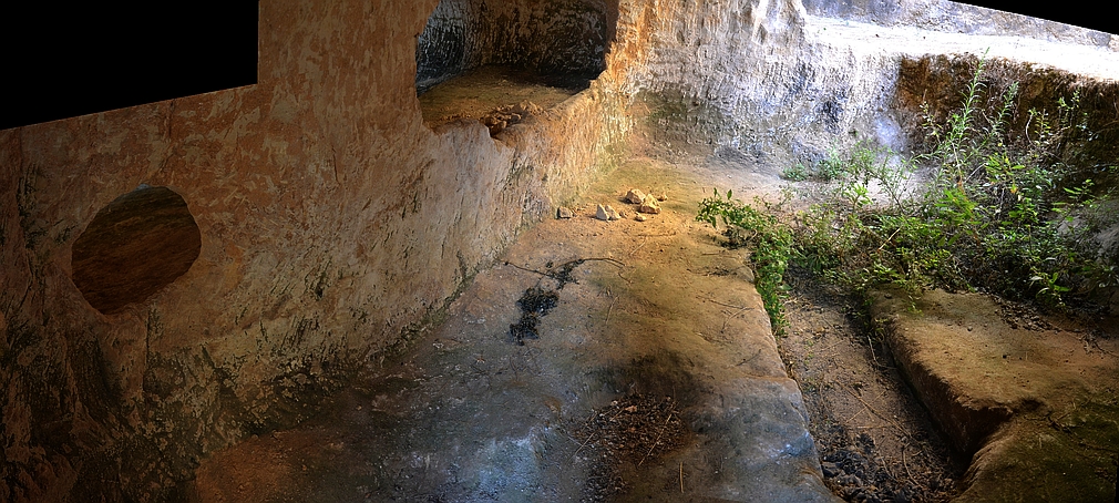chamber tomb 10