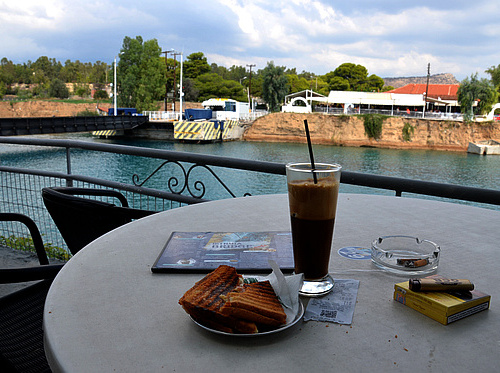 Isthmia bridge caf&eacute;