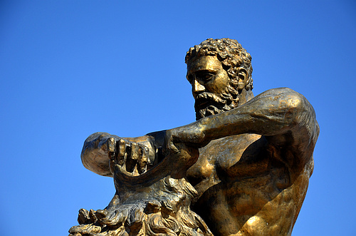 Herakles with lion statue
