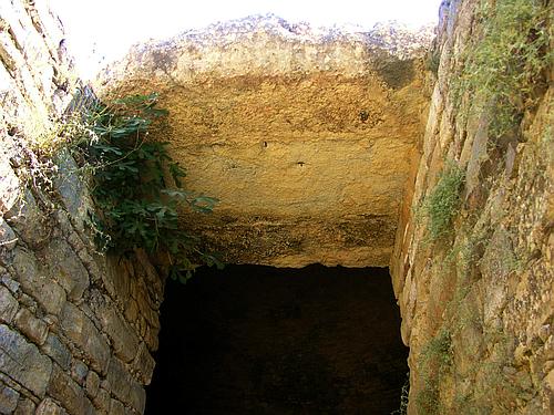 stomion of Tholos IV at Ano Englianos