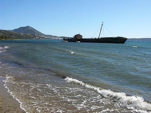 shipwreck in Navarino Bay